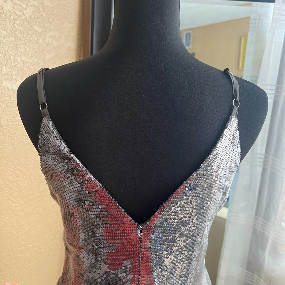 Forever 21 Metallic V-neck sequin dress – Size M - Picture 10 of 11
